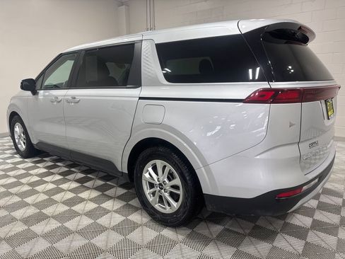 Used 2022 Kia Carnival LX FWD image 9