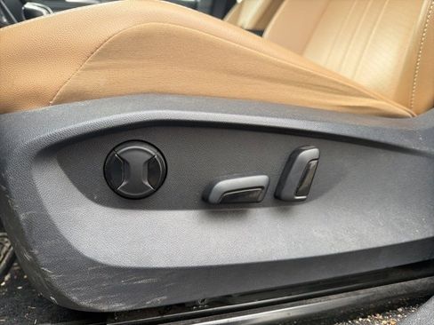 Used 2022 Volkswagen Tiguan SE image 20