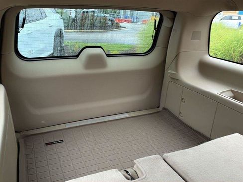 Used 2010 Cadillac Escalade ESV Premium RWD image 42
