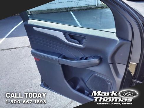 Used 2022 Ford Escape SE w/ Cold Weather Package image 9