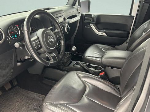 Used 2017 Jeep Wrangler Sahara w/ Connectivity Group AWD/4WD image 8