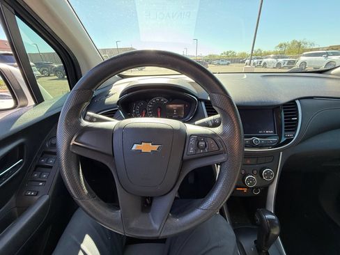 Used 2020 Chevrolet Trax LS FWD image 21