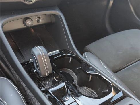 Used 2022 Volvo XC40 T5 R-Design w/ Climate Package image 15
