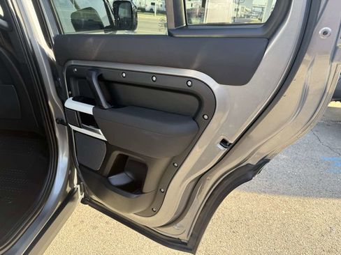 Used 2021 Land Rover Defender 110 SE image 21