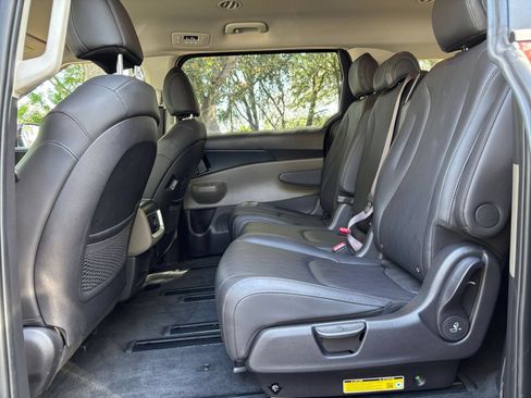 Used 2026 Kia Carnival FWD image 29