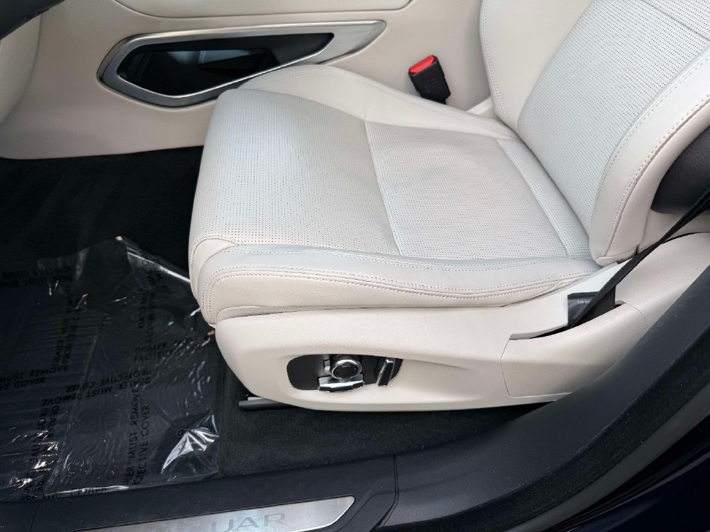 Used 2025 Jaguar F-PACE R-Dynamic S AWD/4WD image 3