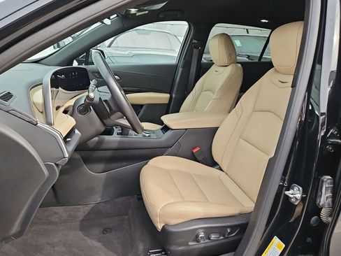Certified 2025 Cadillac XT4 Premium Luxury image 23