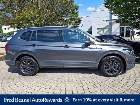 Certified 2023 Volkswagen Tiguan SE w/ Panoramic Sunroof Package AWD/4WD image 11