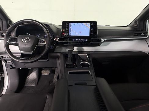 Used 2022 Toyota Sienna XSE w/ XSE Plus Package FWD image 13