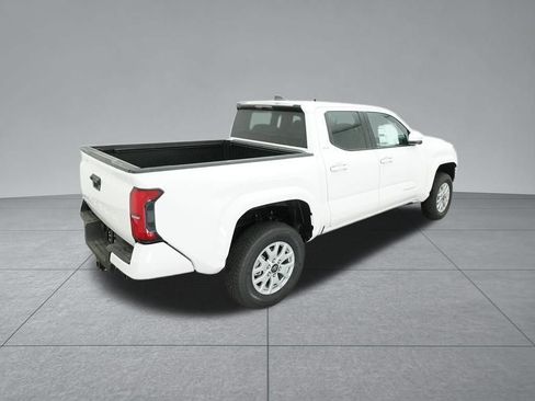 Used 2024 Toyota Tacoma SR5 AWD/4WD image 11