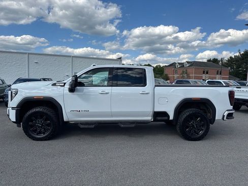 Used 2025 GMC Sierra 2500 AT4 w/ AT4 Preferred Package AWD/4WD image 3