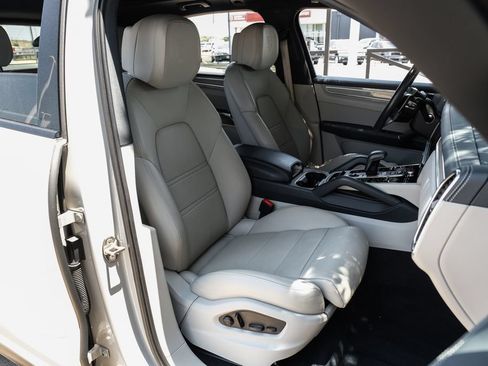 Used 2023 Porsche Cayenne S Platinum AWD/4WD image 49