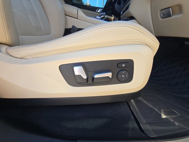 Used 2022 BMW X5 sDrive40i w/ Executive Package RWD image 27