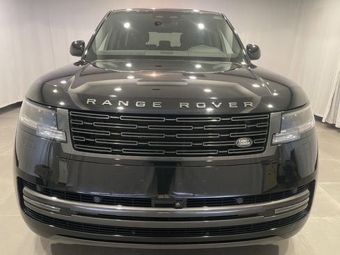 Used 2025 Land Rover Range Rover SE AWD/4WD image 2