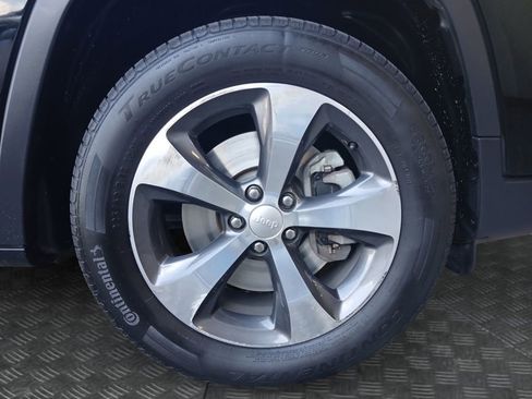 Used 2019 Jeep Cherokee Limited AWD/4WD image 23