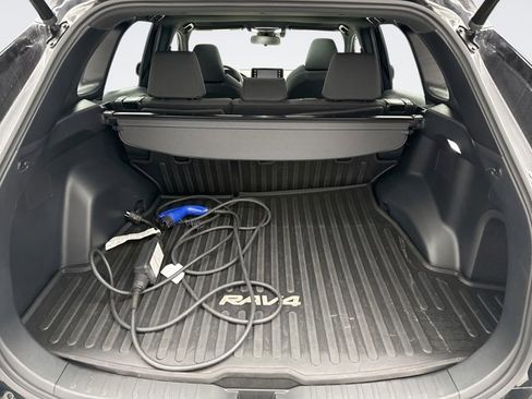 Used 2022 Toyota RAV4 SE w/ Weather & Moonroof Package image 19