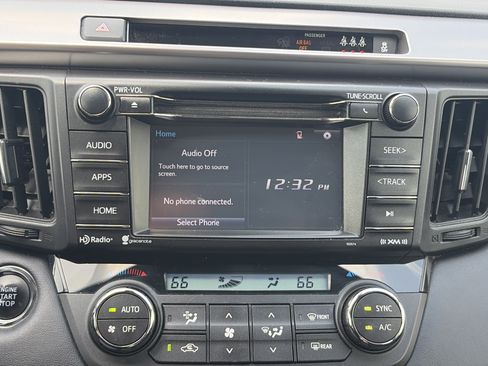 Used 2018 Toyota RAV4 XLE AWD/4WD image 31