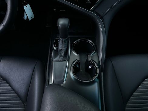 Used 2018 Toyota Camry SE image 13