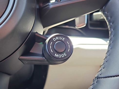 Certified 2025 Porsche Cayenne Coupe AWD/4WD image 23