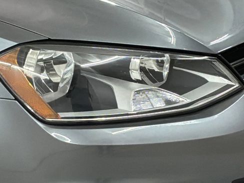 Used 2016 Volkswagen Golf S FWD image 30