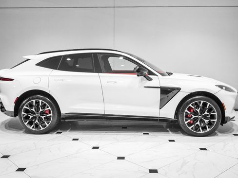 Used 2021 Aston Martin DBX AWD/4WD image 47