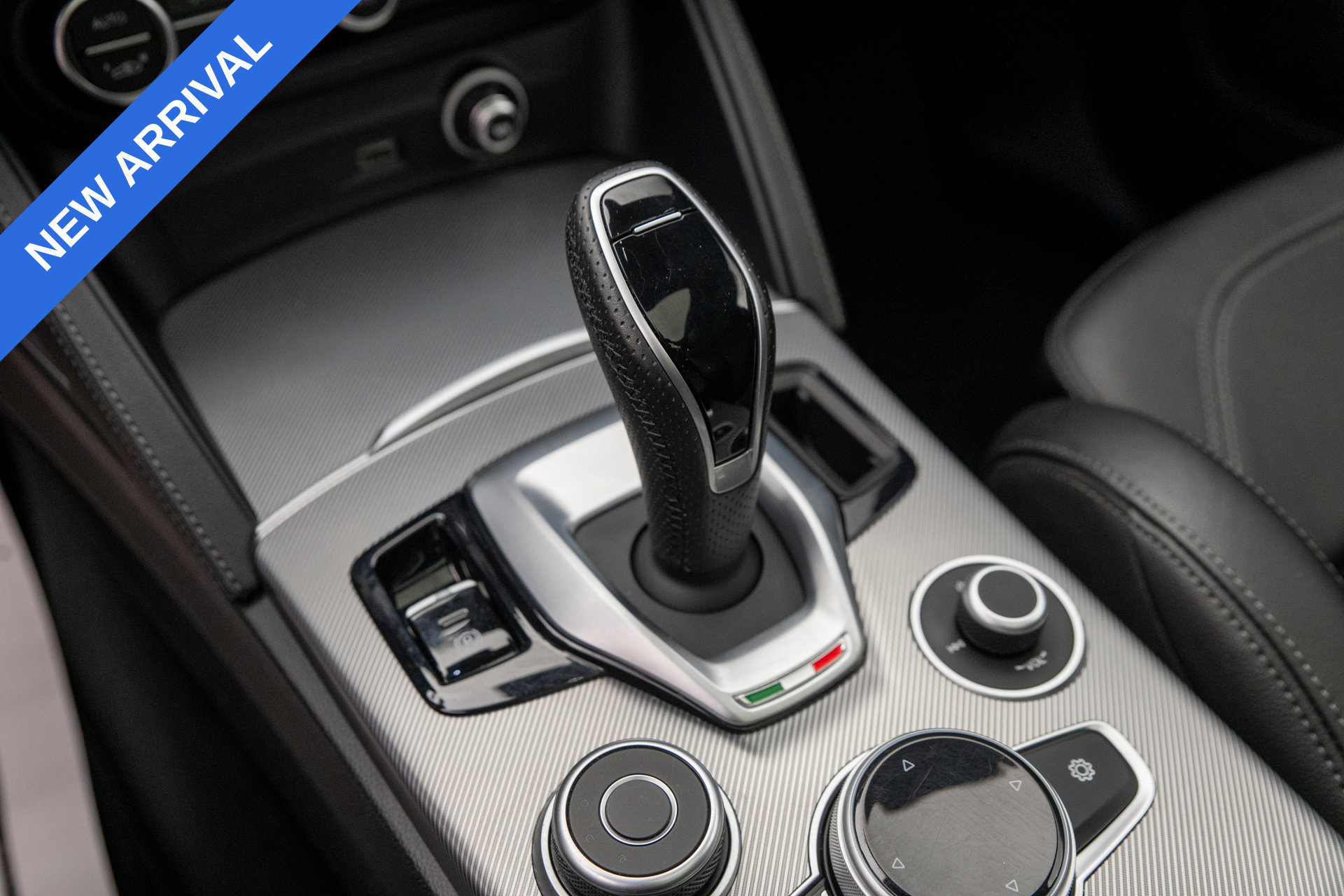 Used 2023 Alfa Romeo Stelvio Veloce AWD/4WD image 25