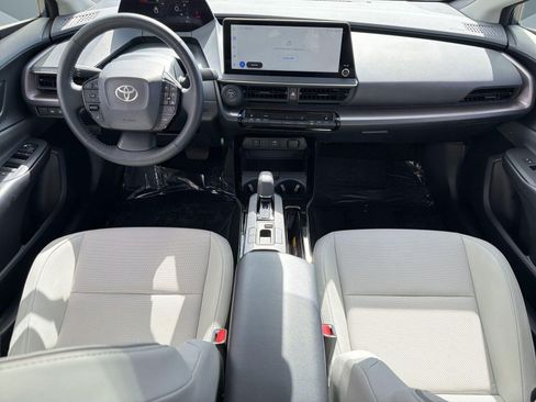 Used 2025 Toyota Prius XLE image 17