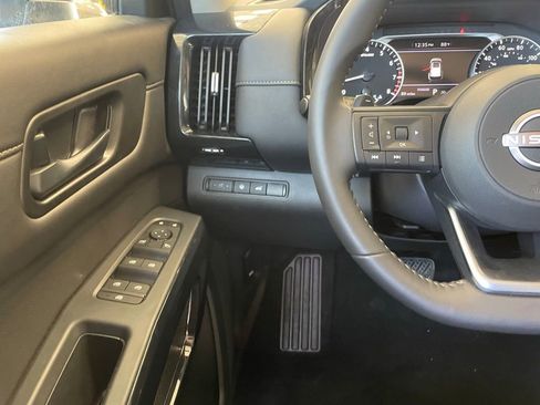 Certified 2025 Nissan Pathfinder SV w/ Black Appearance Package FWD image 11