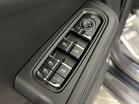 Certified 2026 Porsche Macan AWD/4WD image 26