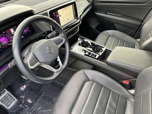 Used 2024 Volkswagen Atlas Cross Sport SEL R-Line image 9