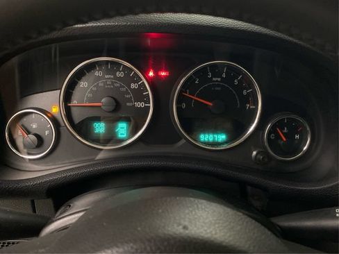 Used 2014 Jeep Wrangler Unlimited Sahara w/ Dual Top Group AWD/4WD image 20