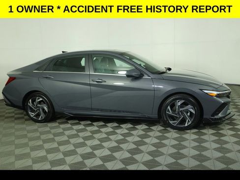 Used 2025 Hyundai Elantra Limited FWD image 3