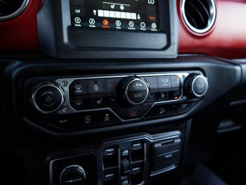 Used 2020 Jeep Wrangler Unlimited Rubicon w/ LED Lighting Group AWD/4WD image 30