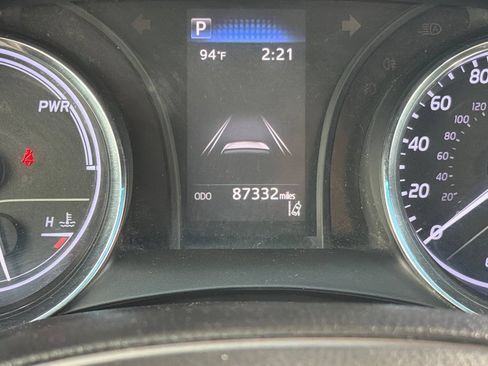 Used 2020 Toyota Camry SE w/ Sunroof Package FWD image 25