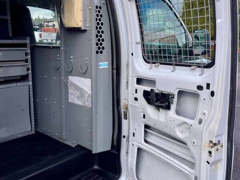 Used 2013 Chevrolet Express 2500 RWD image 19