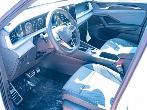 New 2026 Volkswagen Tiguan SE R-Line FWD image 17