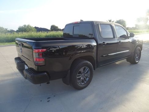 Used 2025 Nissan Frontier SV RWD image 4