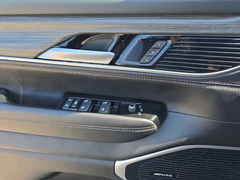 Used 2024 Jeep Wagoneer Series II w/ Flexible Seating Group image 30