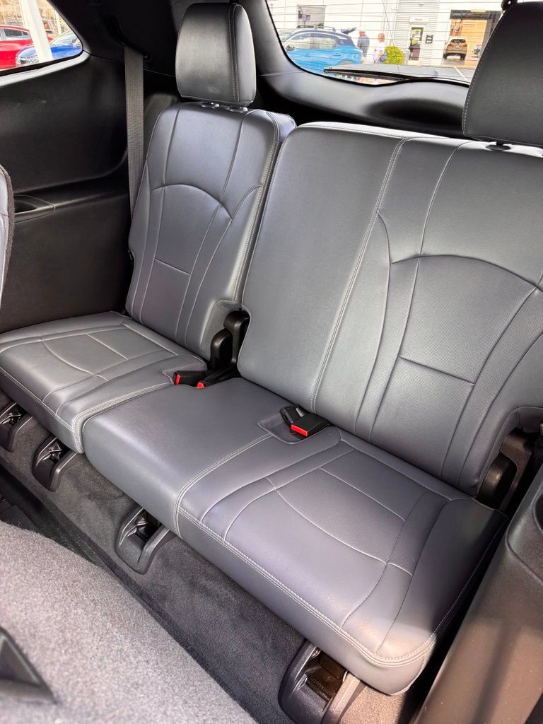 Used 2022 Buick Enclave Essence w/ Sport Touring Edition AWD/4WD image 15