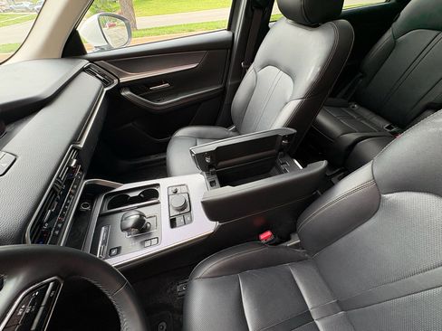 Used 2024 MAZDA CX-90 Plug-In Hybrid w/ Preferred AWD/4WD image 35
