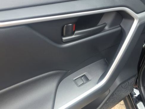 Used 2025 Toyota RAV4 LE AWD/4WD image 16
