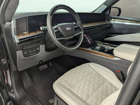 Used 2025 Cadillac Escalade Sport Platinum w/ LPO, Floor Liner Package AWD/4WD image 7