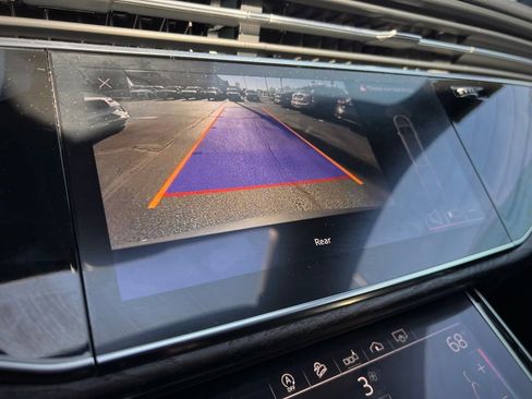 Used 2019 Audi Q8 Premium image 36
