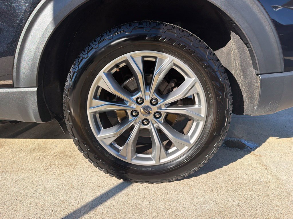 Used 2023 Ford Explorer Limited w/ Equipment Group 301A AWD/4WD image 8