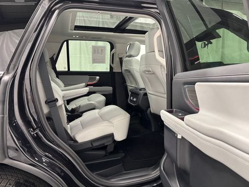 Used 2025 Ford Expedition Platinum AWD/4WD image 52