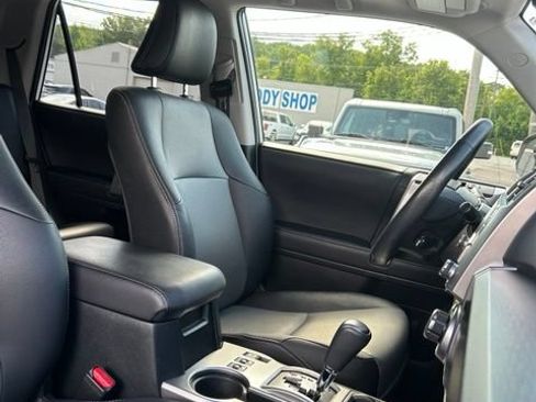 Used 2023 Toyota 4Runner SR5 Premium w/ Moonroof Package AWD/4WD image 18