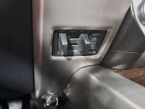 Used 2015 Ford F150 Platinum w/ Equipment Group 701A Luxury AWD/4WD image 37