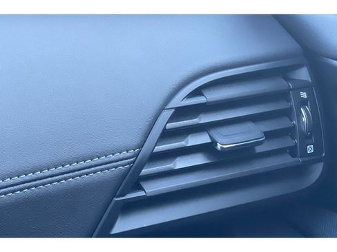 Used 2025 Subaru Outback Premium image 29