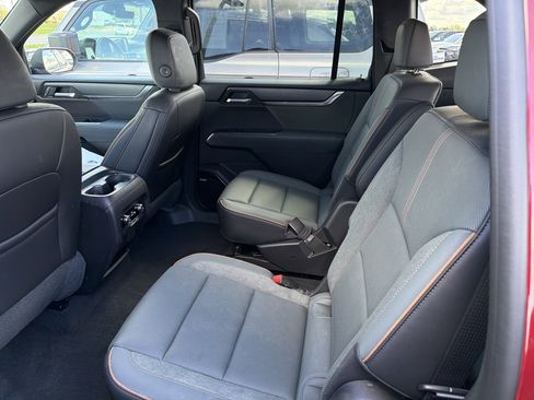 Used 2025 GMC Acadia AT4 AWD/4WD image 24
