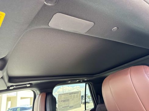 New 2026 Lincoln Navigator Reserve AWD/4WD image 34